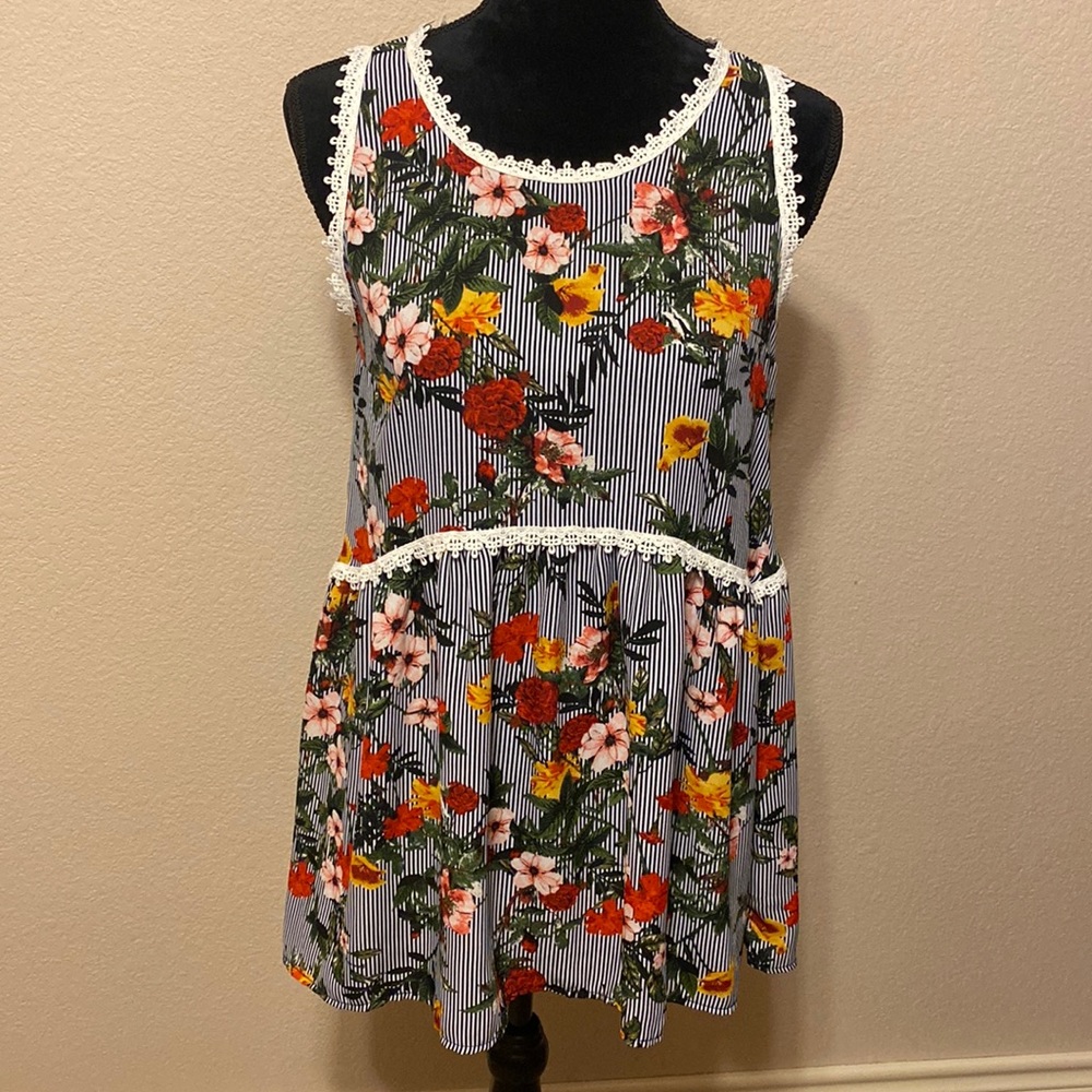 Loose Fitting/Flowey Floral Sleeveless Top